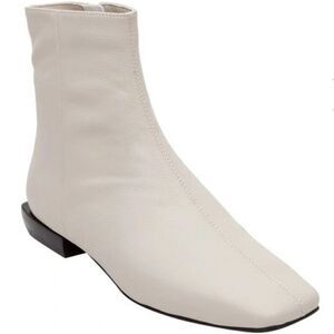 New Paolo square-toe boot crafted sleek faux leather white flat ankle bootie 4.5